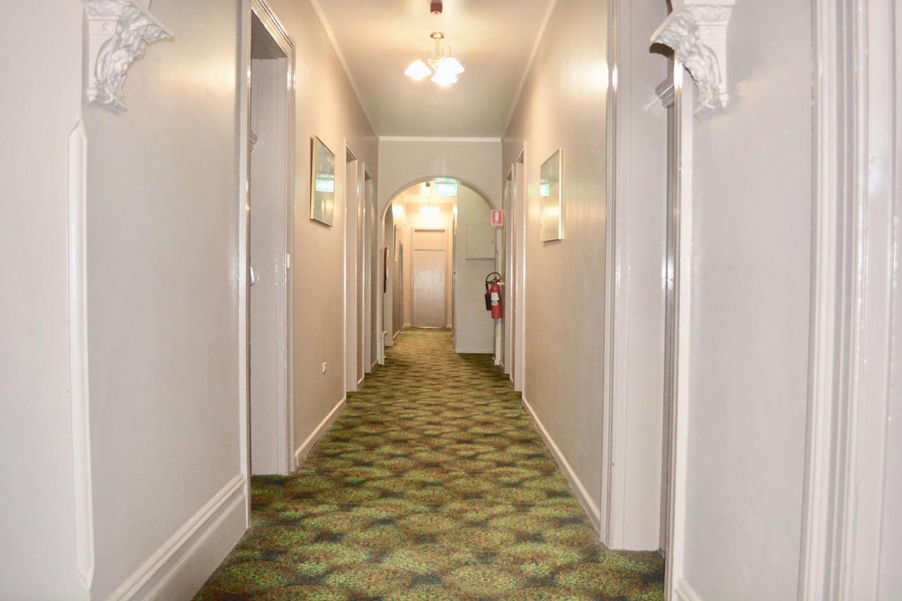 Commercial Hotel Motel ลิทโกว์ ภายนอก รูปภาพ