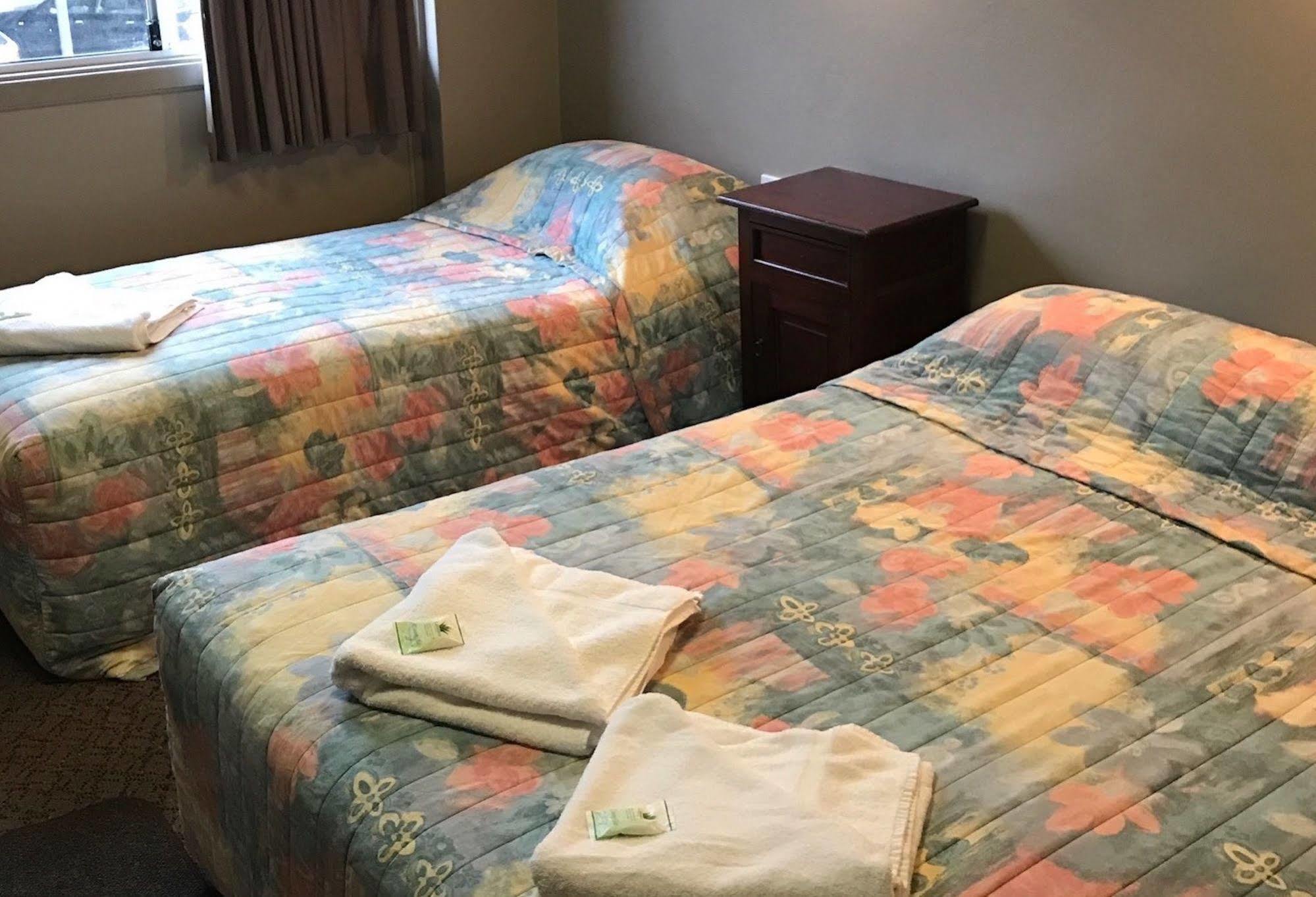 Commercial Hotel Motel ลิทโกว์ ภายนอก รูปภาพ